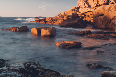 France, Brittany, Cote de Granit Rose, Atlantic, rocky coastline - MJF001769