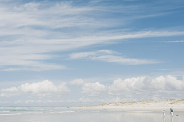 France, Brittany, Finistere, Pointe de la Torche, cloudscape at the coast - MJF001783