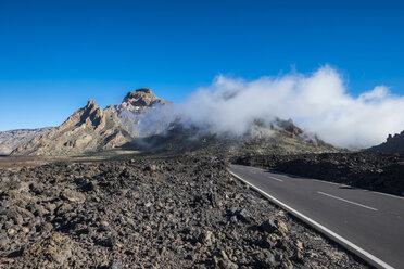 Spanien, Kanarische Inseln, Teneriffa, Straße im Teide-Nationalpark - SIPF000205