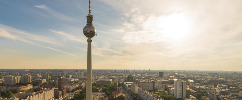 Deutschland, Berlin, Berliner Fernsehturm und Stadtbild - TAMF000366