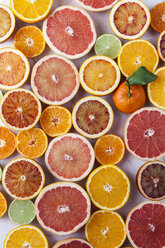 Halves of different citrus fruits and a whole tangerine - VABF000255