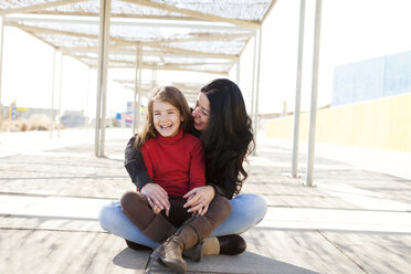 Happy mother with her daughter outdoors - VABF000266