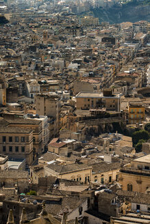 Italien, Sizilien, Provinz Ragusa, Val di Noto, Stadtbild von Ragusa - CSTF000965