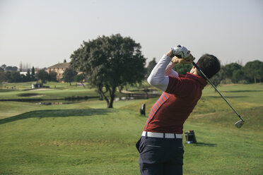 Golfspieler auf einem Golfplatz - ABZF000239