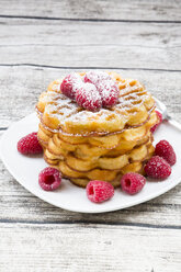 Stack of waffles with raspberries and icing sugar - LVF004600