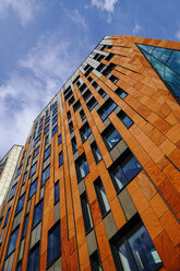 Germany, Hamburg, facade of modern office building at Hafencity - HOHF001394