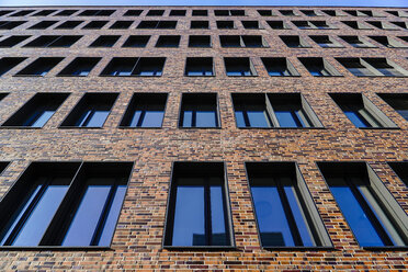 Germany, Hamburg, part of facade of building at Hafencity - HOHF001399