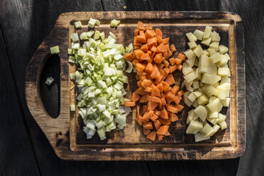 Rows of diced carrot, potato and onion on wooden board - DEGF000693