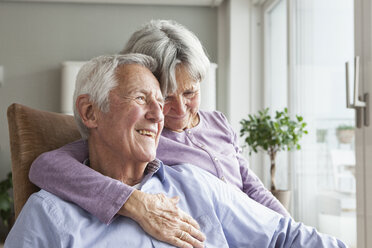 Happy senior couple at home - RBF004163