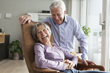 Laughing senior couple at home - RBF004165