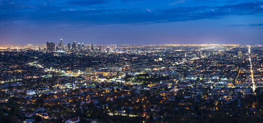 USA, Skyline von Los Angeles bei Nacht, Panorama - EPF000025