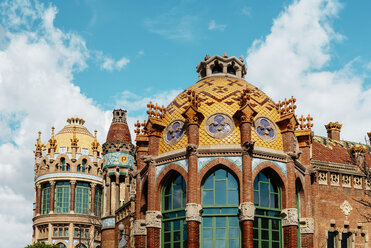 Spanien, Barcelona, Kuppeln der Jugendstilanlage Sant Pau - GEMF000780