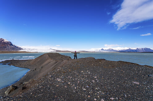 Iceland, Vatnajoekull National Park, woman standing in front of Breidarlon Lagoon - SMAF000442