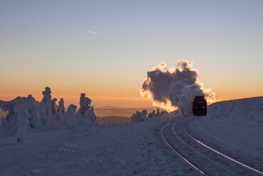 Germany, Saxony-Anhalt, Harz National Park, Brocken, Harz Narrow Gauge Railway in winter - PVCF000798