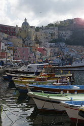 Italien, Kampanien, Phlegräische Inseln, Procida, Marina di Corricella - LBF001409