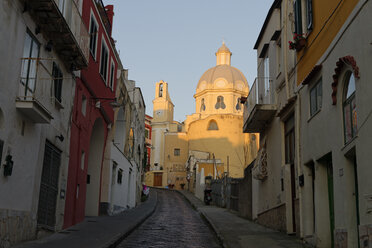 Italien, Kampanien, Procida, Wallfahrtskirche Maria delle Grazie - LBF001413