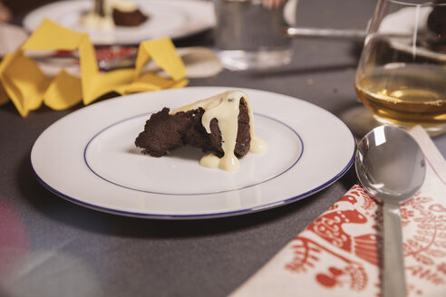 Plate with Christmas pudding and custard - MFF002865