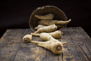 Organic parsnips on wood - LVF004617