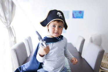 Portrait of little boy dressed up as a pirate - VABF000340