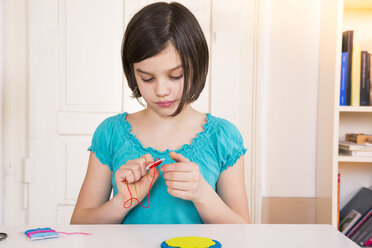 Girl embroidering, felt, decoration - LVF004631