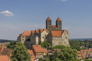 Deutschland, Sachsen-Anhalt, Quedlinburg, Schloss und St. Servatiuskirche - PVC000801