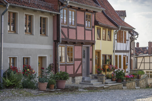 Deutschland, Quedlinburg, Münzenberg, alte Fachwerkhäuser - PVCF000802