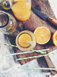 Freshly squeezed orange juice in bottles, - SBDF002746
