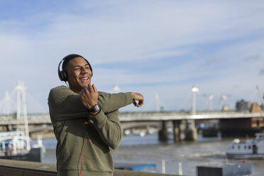 UK, London, runner stretching at riverwalk - BOYF000159