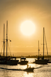 Italy, Sicily, Siracuse, boats at marina at sunset - CSTF001018