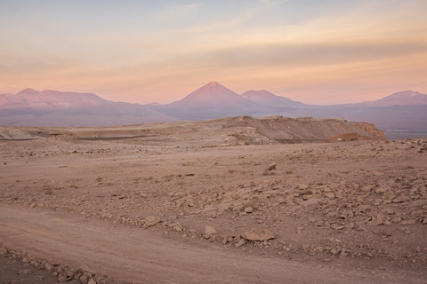 Chile, San Pedro de Atacama, Atacama-Wüste in der Dämmerung, lizenzfreies Stockfoto