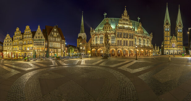 Germany, Bremen, market square at night - TIF000075