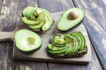 Protein bread garnished with sliced avocado, cress and chili powder - SARF002633