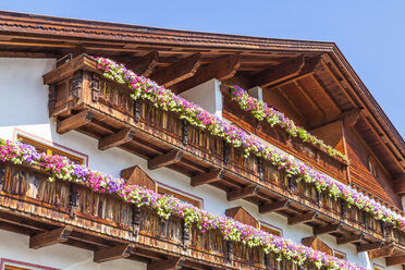 Austria, Tyrol, Stubai, Fulpmes, typical rustic hotel - WDF003553