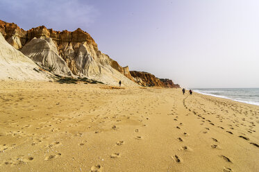 Portugal, Algarve, Vilamoura, Steilküste, Strand Praia da Falesia - THAF001580