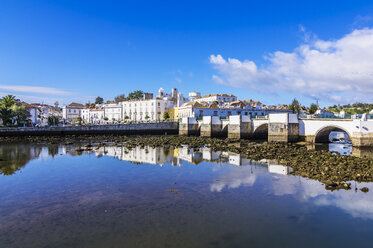 Portugal, Algarve, Tavira, Altstadt und Brücke - THAF001592