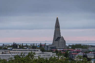 Island, Reykjavik, Stadtbild mit Hallgrimskirkja-Kirche - PAF001635