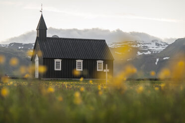 Island, Budir, Blick auf die schwarze Kirche - PAF001657