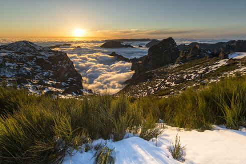 Portugal, Madeira, Pico do Arieiro bei Sonnenuntergang - MKFF000266