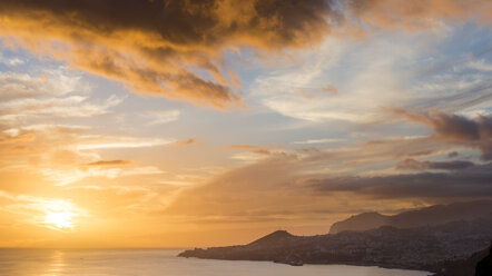 Portugal, Madeira, Funchal bei Sonnenuntergang - MKFF000270
