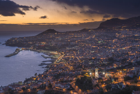 Portugal, Madeira, Funchal bei Sonnenuntergang - MKFF000272