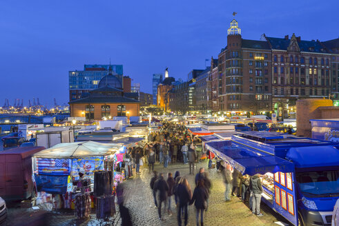 Deutschland, Hamburg, Elbe, Fischmarkt am Morgen - RJF000576