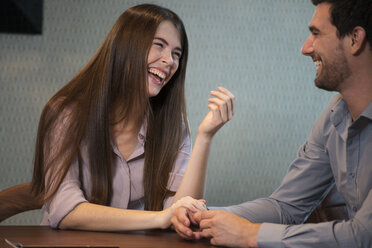 Happy young couple - LFOF000197