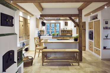 Rustic country style home with kitchen island - BRF001269