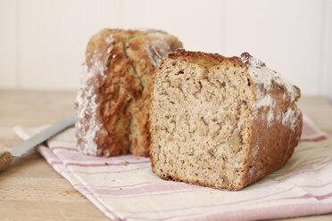 Zwei Hälften Schwarzbrot - SABF000047