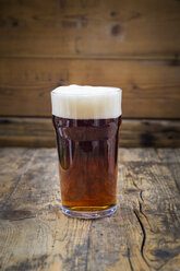 Red Ale in pint glass - LVF004651