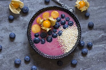 Bowl of blueberry smoothie with popped amarant, blueberries and physalis - YFF000530