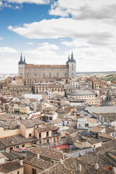 Spanien, Toledo, Stadtbild mit Alcazar von der Kathedrale aus gesehen - EPF000030