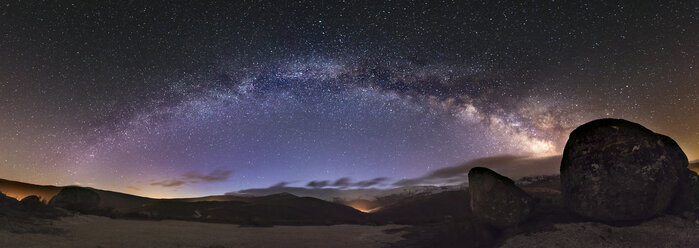 Spain, Ourense, night shot with stars and milky way in winter - EPF000032