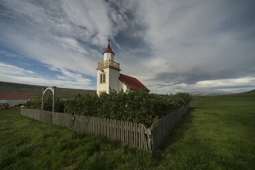 Island, Kirche in ländlicher Landschaft - PAF001719