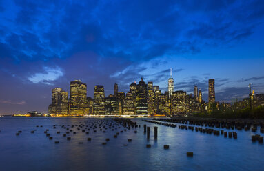 USA, New York City, Manhattan, view to financial district at night - HSIF000419